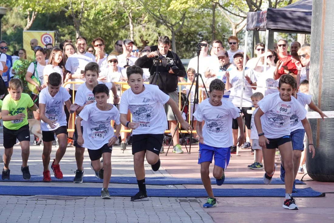 Segunda edición de la carrera en apoyo a la Asociación Capitán Antonio, que ha contado con la participación de 500 personas, 200 de ellas niños, en Huétor Vega | Fotos: RAMÓN L. PÉREZ