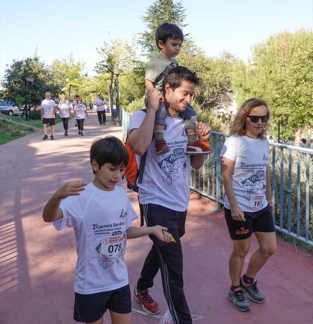 Fotos: Los Pequeños Héroes de Granada visibilizan la lucha contra el cáncer infantil