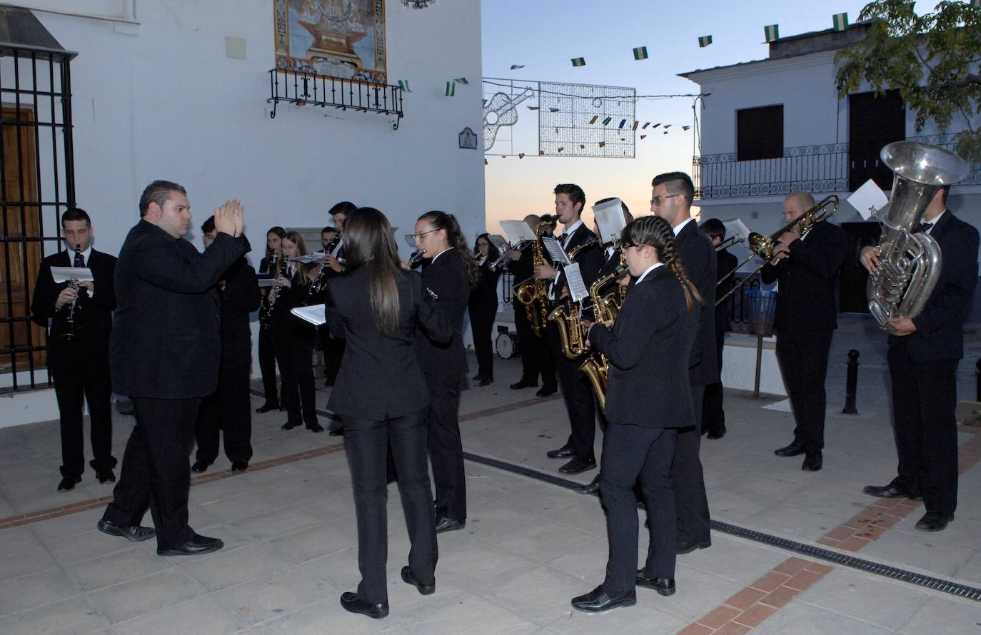 La banda de música de Bubión se encarga de las dianas mañaneras y los conciertos