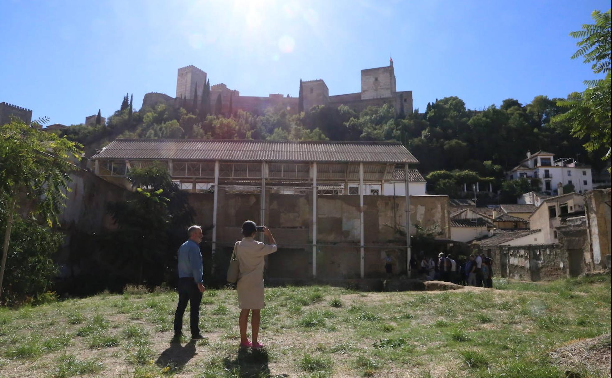 Foto tomada ayer, en el transcurso de la visita organizada por el Colegio de Arquitectos de Granada.