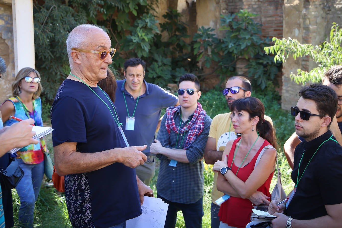 El Colegio de Arquitectos de Granada organizó ayer una visita guiada al Maristán con motivo de la Semana Internacional de la Arquitectura. El recorrido fue guiado por Pedro Salmerón, autor de la propuesta arquitectónica de restauración de este antiguo hospital nazarí.