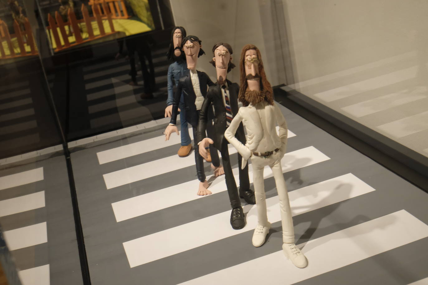 Esto es lo que podrás encontrar en la exposición que recorre 20 momentos fundamentales de la historia de la música hechos con plastilina.