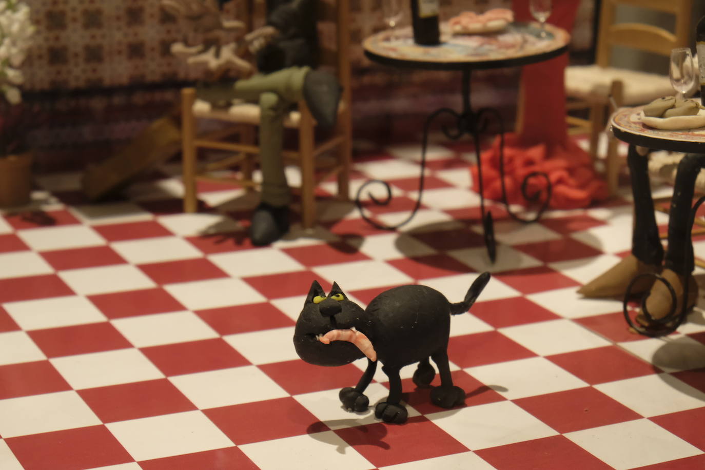 Esto es lo que podrás encontrar en la exposición que recorre 20 momentos fundamentales de la historia de la música hechos con plastilina.