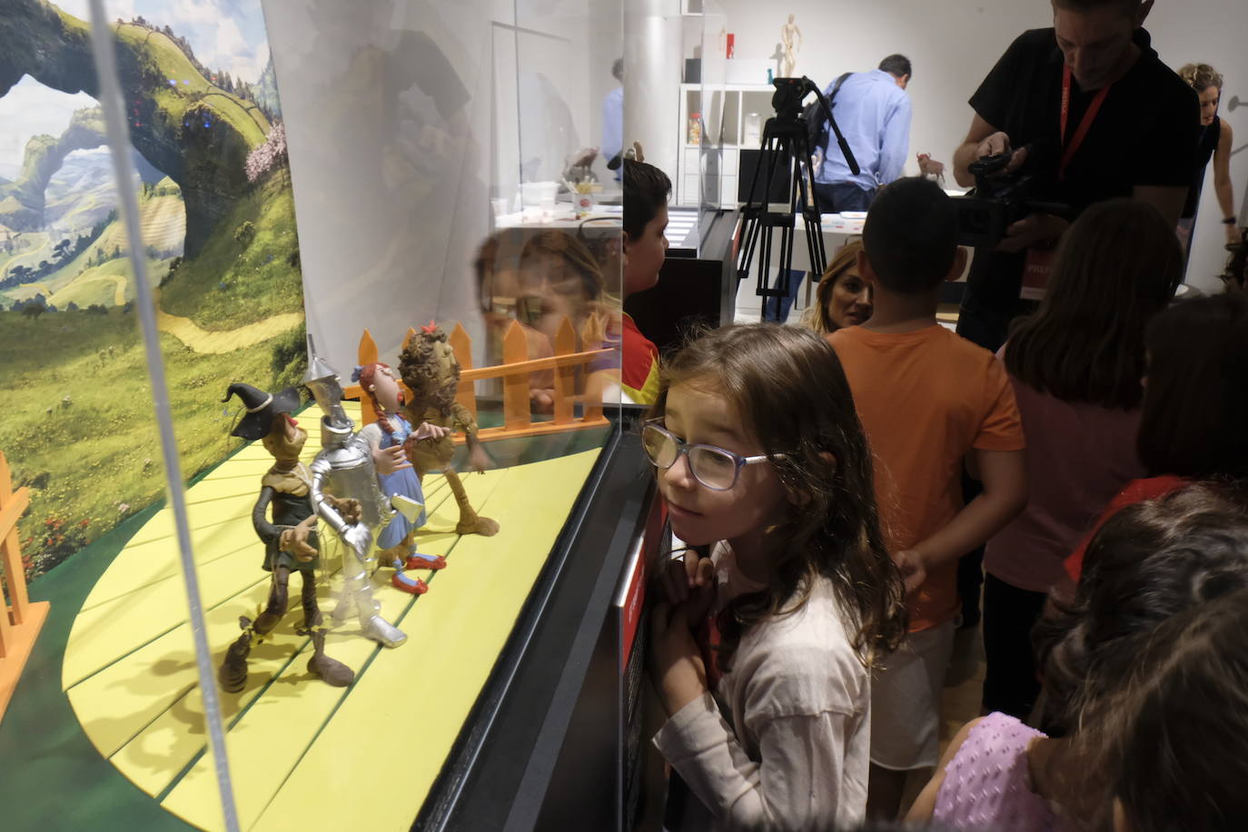 Esto es lo que podrás encontrar en la exposición que recorre 20 momentos fundamentales de la historia de la música hechos con plastilina.