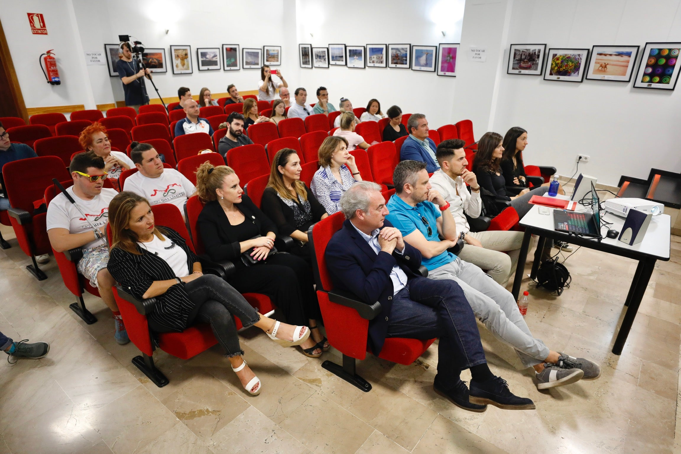 Alba Pérez, Eva Calvo, Irene Senac y María Pujol han relatado su experiencia como atletas de alto nivel en un coloquio que inaugura una intensa jornada de actividades