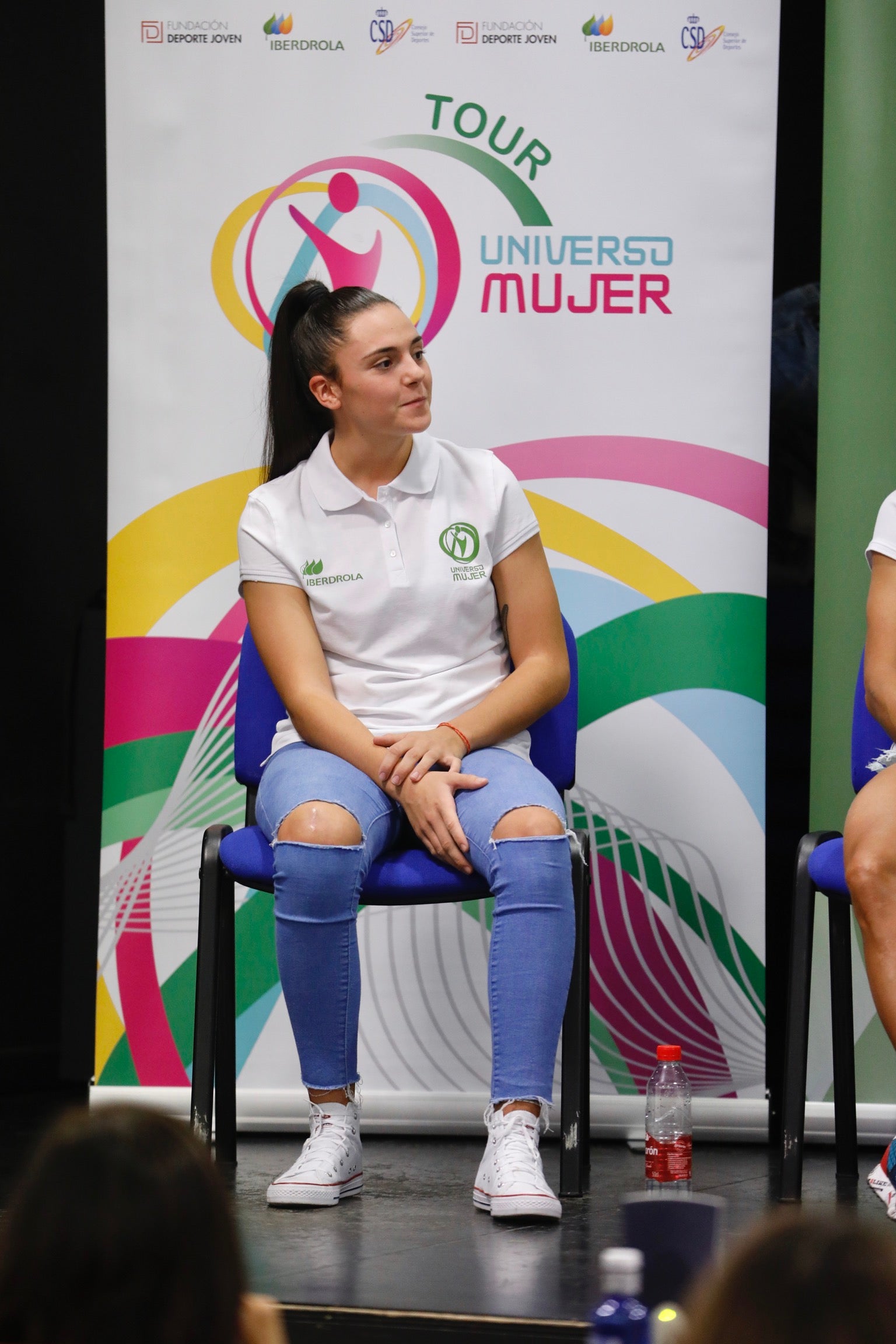 Alba Pérez, Eva Calvo, Irene Senac y María Pujol han relatado su experiencia como atletas de alto nivel en un coloquio que inaugura una intensa jornada de actividades