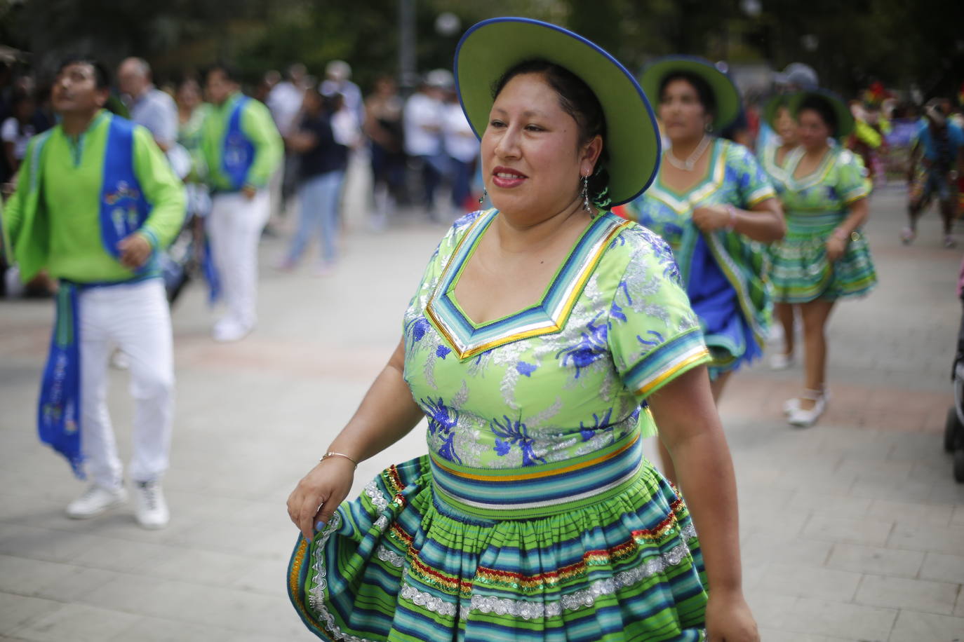 Granada ha conmemorado este sábado el descubrimiento de América con un homenaje en la tumba de los Reyes Católicos y una procesión cívico religiosa que ha precedido, por sexto año, al denominado Desfile del Mestizaje