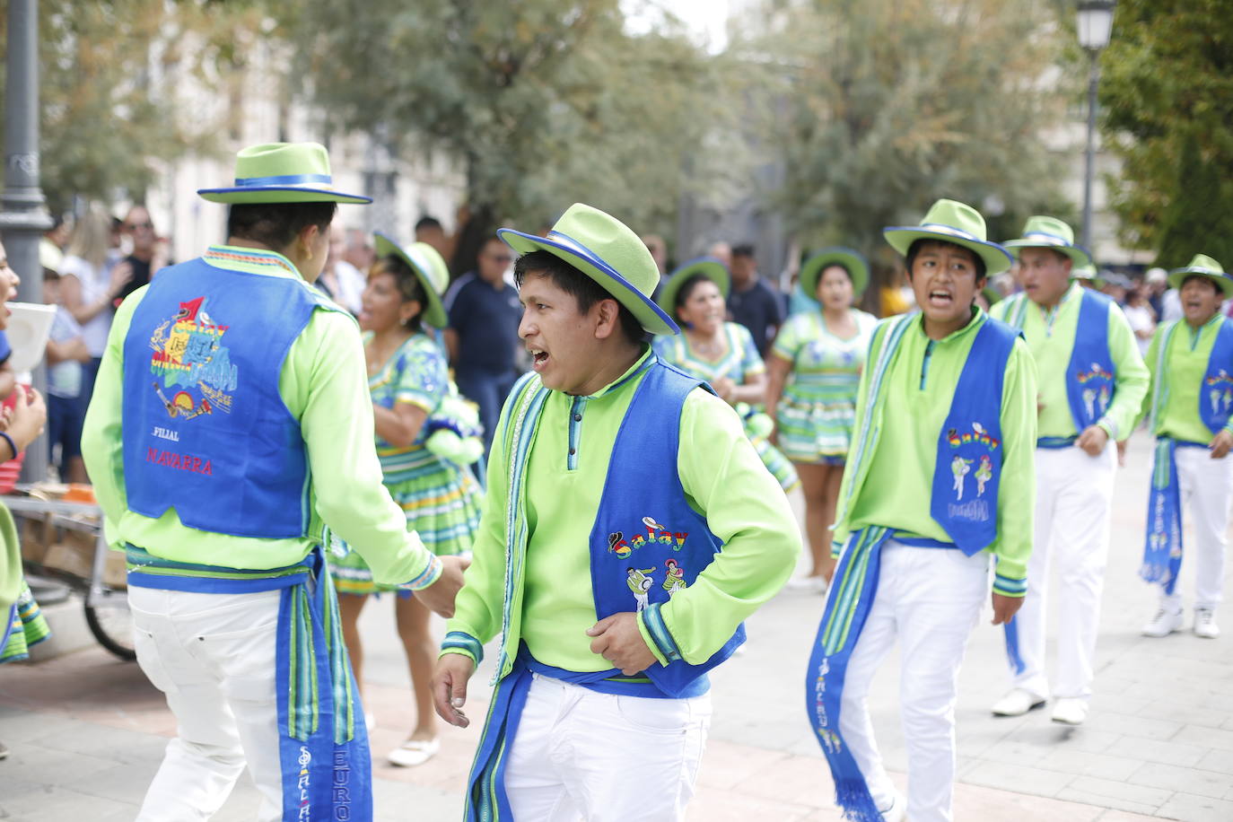 Granada ha conmemorado este sábado el descubrimiento de América con un homenaje en la tumba de los Reyes Católicos y una procesión cívico religiosa que ha precedido, por sexto año, al denominado Desfile del Mestizaje