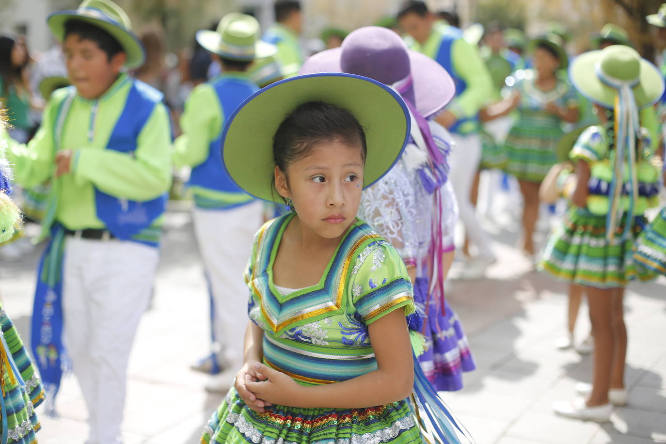 Granada ha conmemorado este sábado el descubrimiento de América con un homenaje en la tumba de los Reyes Católicos y una procesión cívico religiosa que ha precedido, por sexto año, al denominado Desfile del Mestizaje