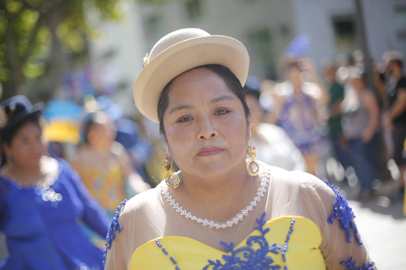 Granada ha conmemorado este sábado el descubrimiento de América con un homenaje en la tumba de los Reyes Católicos y una procesión cívico religiosa que ha precedido, por sexto año, al denominado Desfile del Mestizaje