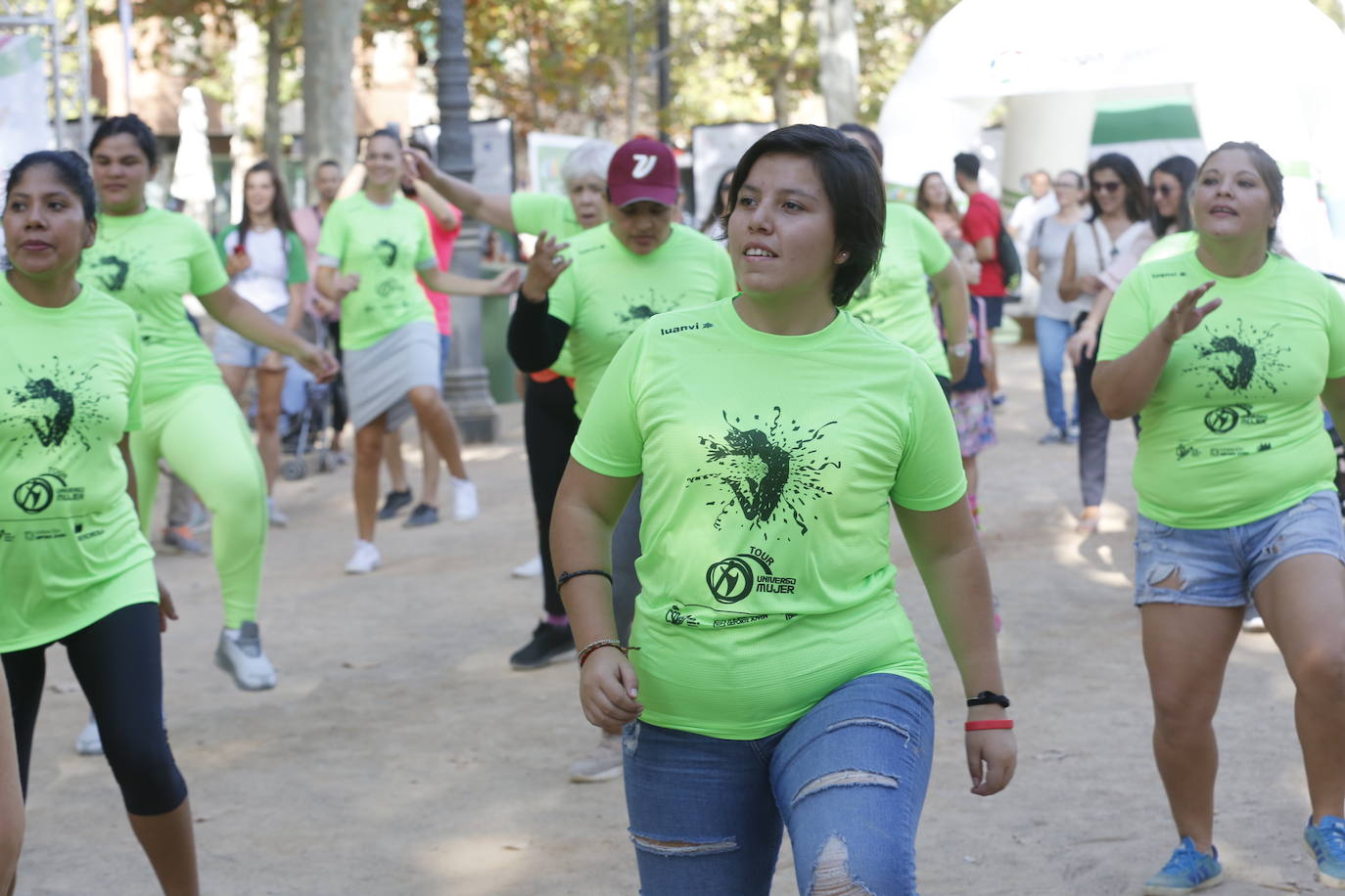 El evento ha salido a las calles de Granada en donde se ha podido hacer ejercicio de la mano del Foro Universo Mujer 