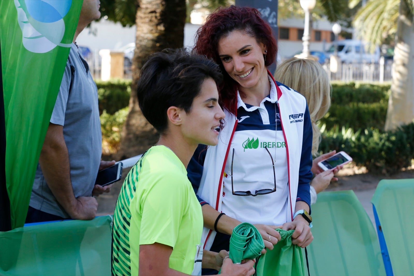 María José Rienda realizó el corte simbólico de la cinta de salida junto al alcalde Luis Salvador ante deportistas de tanto nivel como María Pérez, que ganó la prueba femenina, o la madrina Laura Bueno