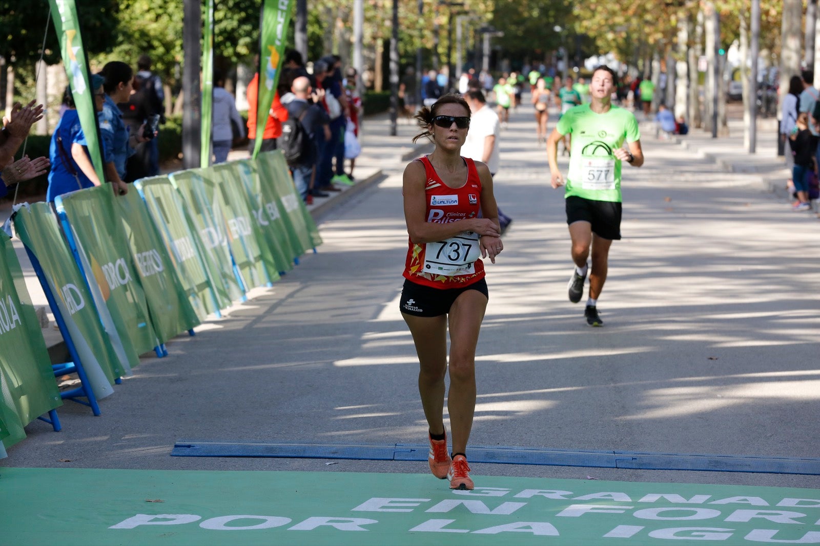 María José Rienda realizó el corte simbólico de la cinta de salida junto al alcalde Luis Salvador ante deportistas de tanto nivel como María Pérez, que ganó la prueba femenina, o la madrina Laura Bueno