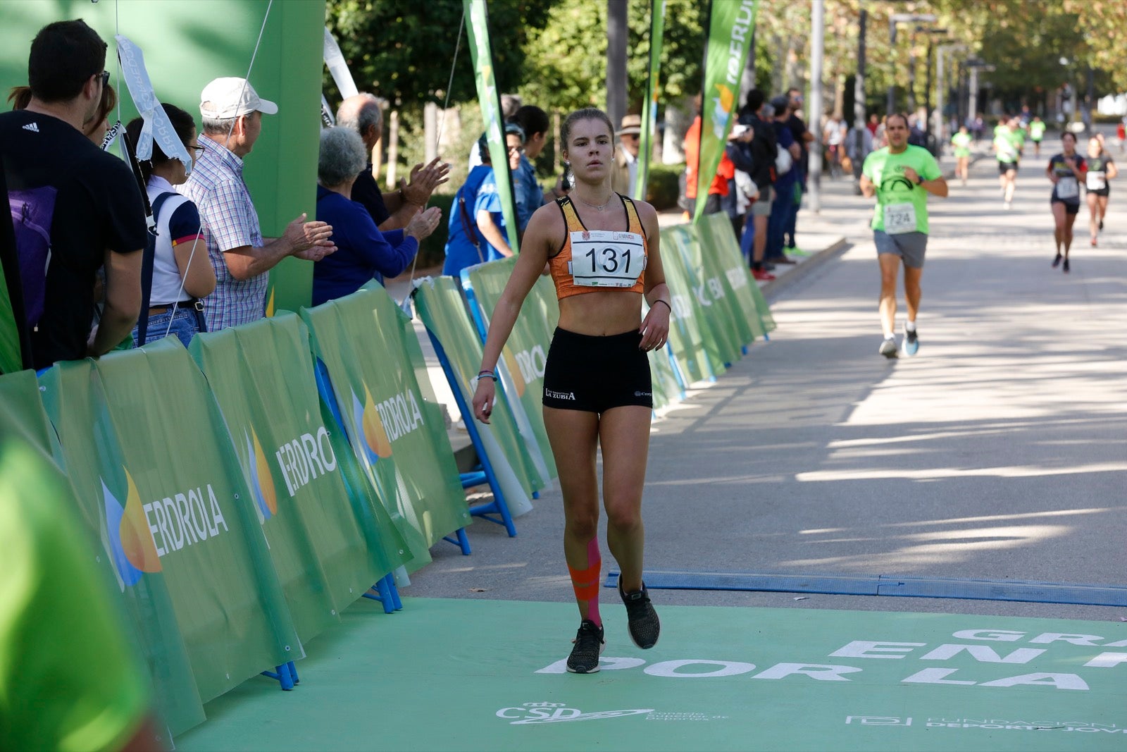 María José Rienda realizó el corte simbólico de la cinta de salida junto al alcalde Luis Salvador ante deportistas de tanto nivel como María Pérez, que ganó la prueba femenina, o la madrina Laura Bueno