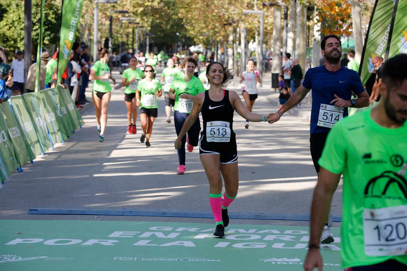 María José Rienda realizó el corte simbólico de la cinta de salida junto al alcalde Luis Salvador ante deportistas de tanto nivel como María Pérez, que ganó la prueba femenina, o la madrina Laura Bueno