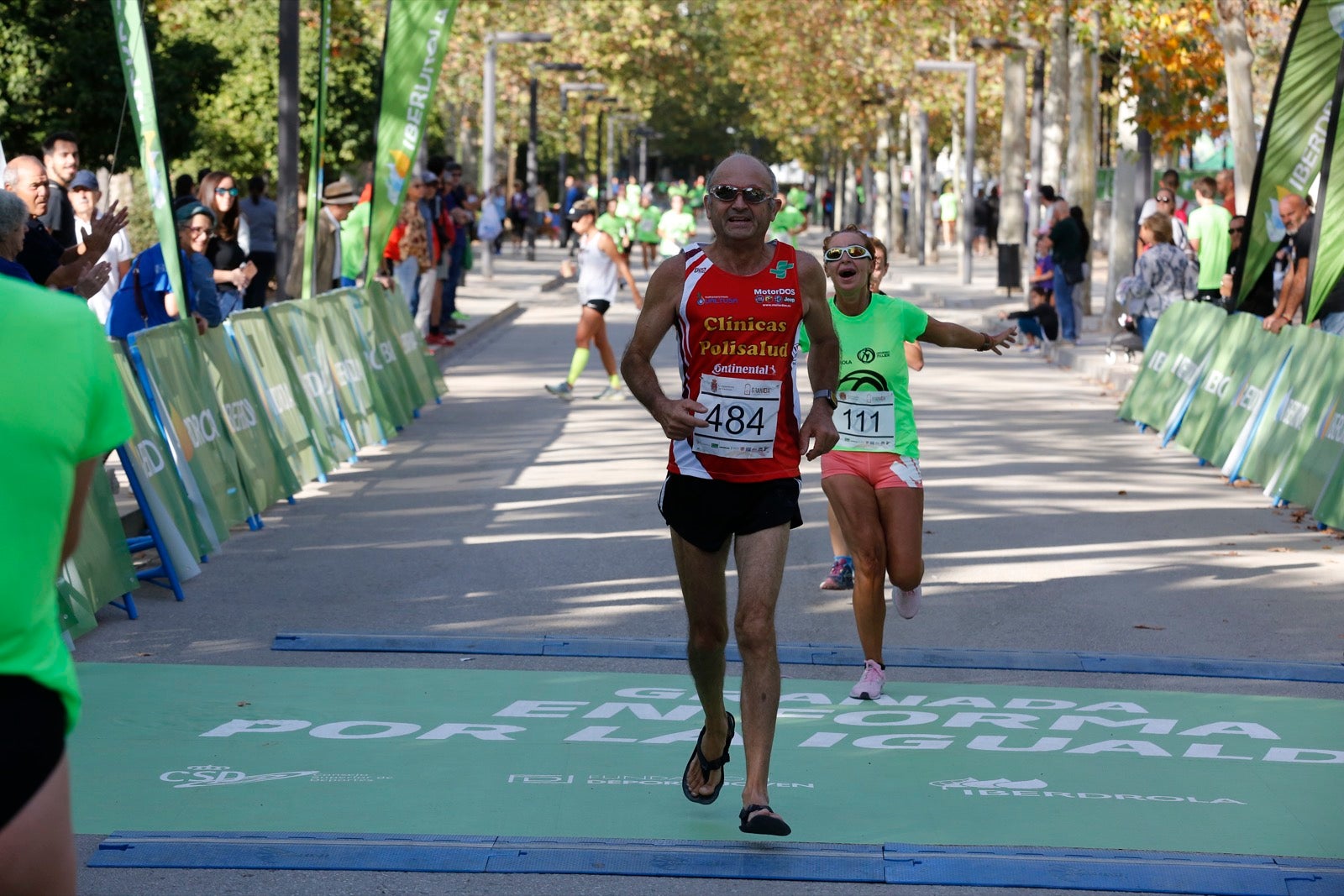 María José Rienda realizó el corte simbólico de la cinta de salida junto al alcalde Luis Salvador ante deportistas de tanto nivel como María Pérez, que ganó la prueba femenina, o la madrina Laura Bueno