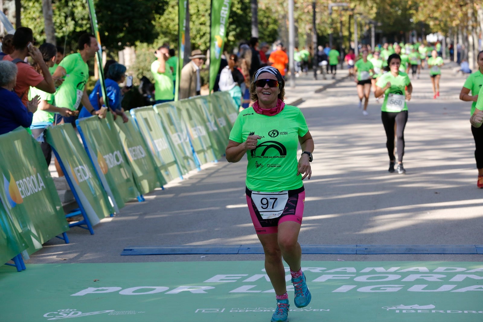 María José Rienda realizó el corte simbólico de la cinta de salida junto al alcalde Luis Salvador ante deportistas de tanto nivel como María Pérez, que ganó la prueba femenina, o la madrina Laura Bueno