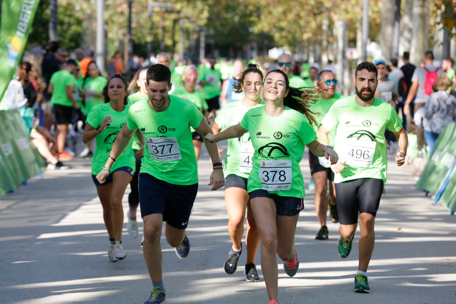 María José Rienda realizó el corte simbólico de la cinta de salida junto al alcalde Luis Salvador ante deportistas de tanto nivel como María Pérez, que ganó la prueba femenina, o la madrina Laura Bueno