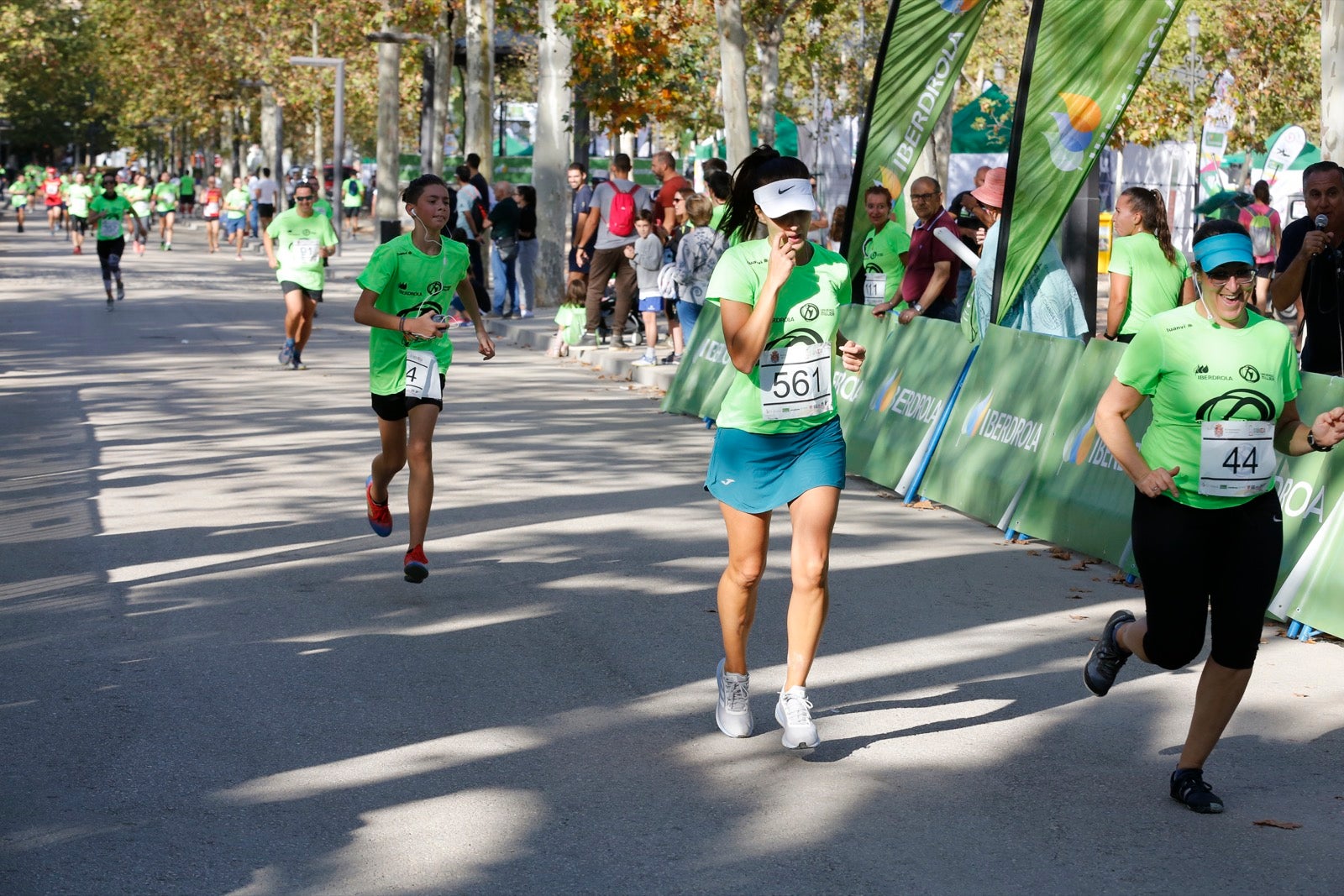 María José Rienda realizó el corte simbólico de la cinta de salida junto al alcalde Luis Salvador ante deportistas de tanto nivel como María Pérez, que ganó la prueba femenina, o la madrina Laura Bueno