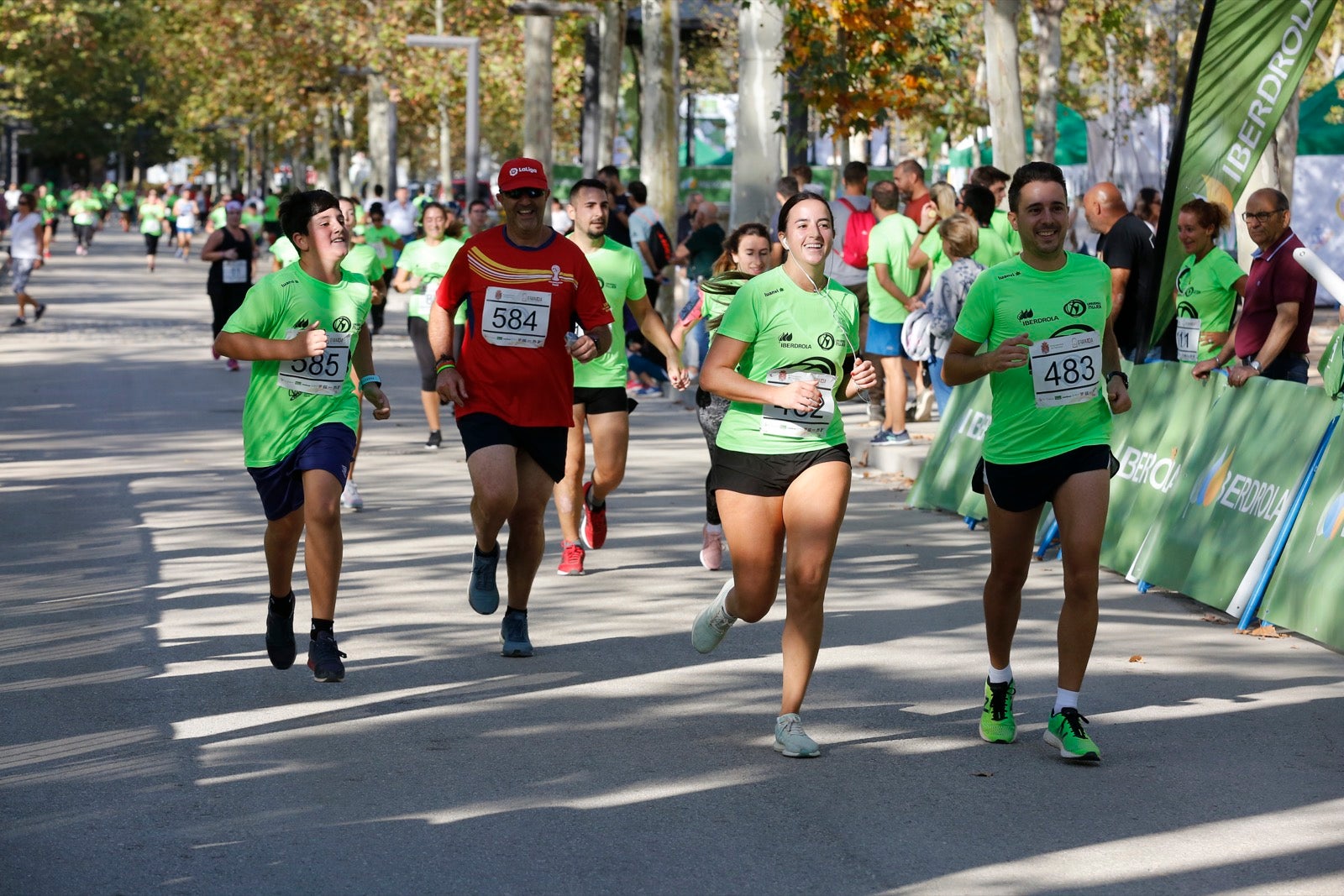 María José Rienda realizó el corte simbólico de la cinta de salida junto al alcalde Luis Salvador ante deportistas de tanto nivel como María Pérez, que ganó la prueba femenina, o la madrina Laura Bueno