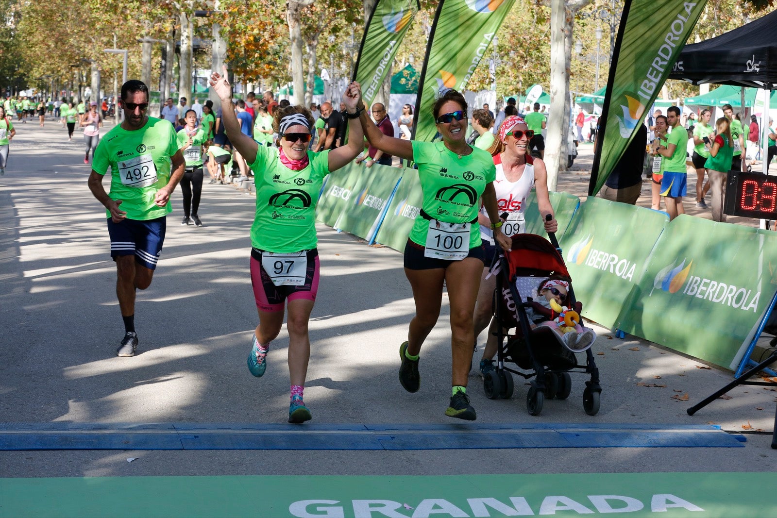 María José Rienda realizó el corte simbólico de la cinta de salida junto al alcalde Luis Salvador ante deportistas de tanto nivel como María Pérez, que ganó la prueba femenina, o la madrina Laura Bueno