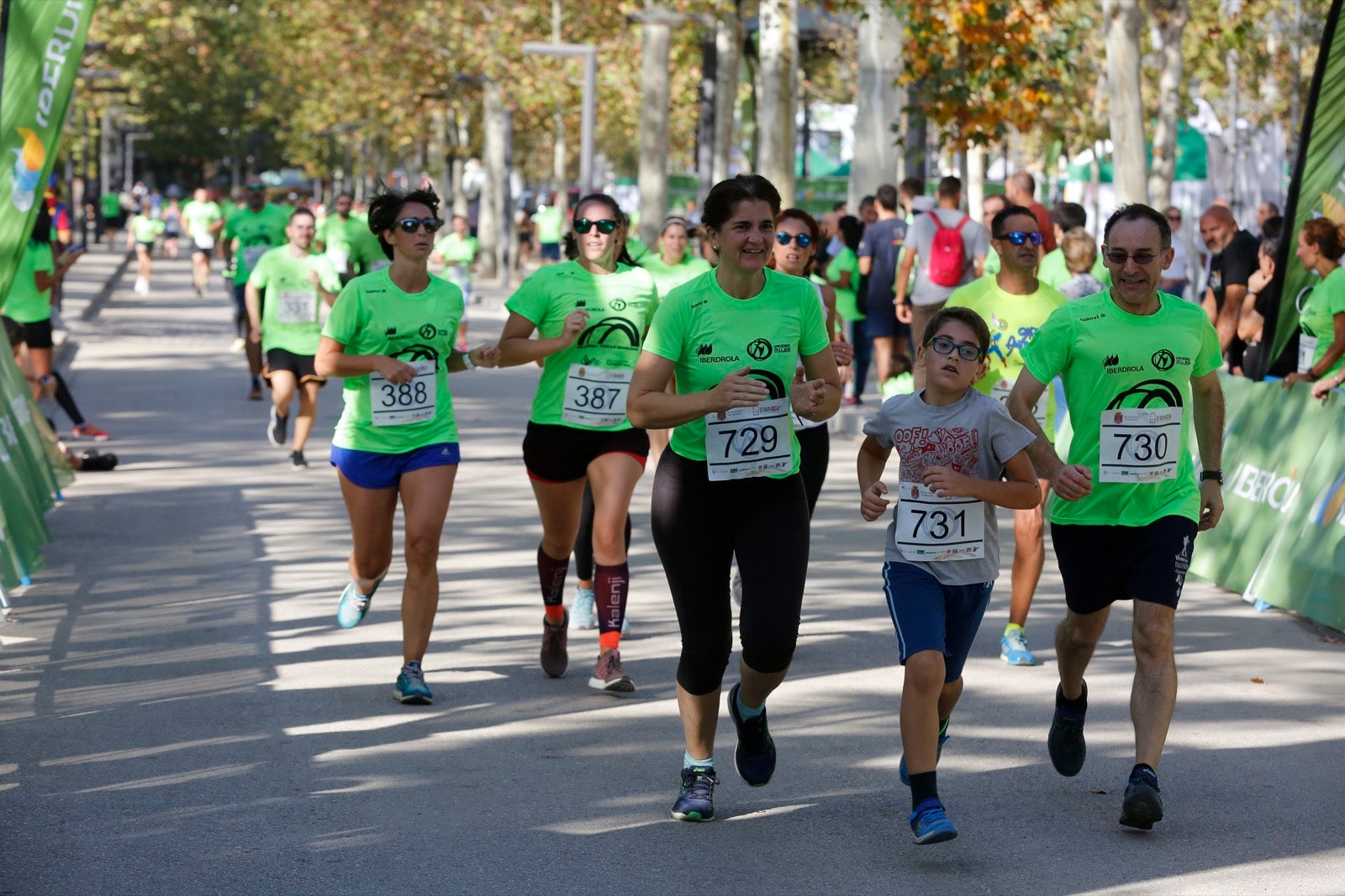 María José Rienda realizó el corte simbólico de la cinta de salida junto al alcalde Luis Salvador ante deportistas de tanto nivel como María Pérez, que ganó la prueba femenina, o la madrina Laura Bueno