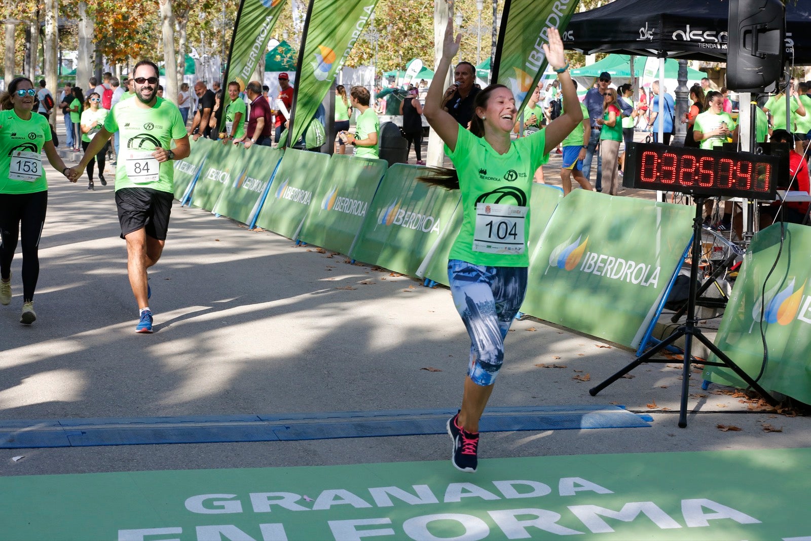 María José Rienda realizó el corte simbólico de la cinta de salida junto al alcalde Luis Salvador ante deportistas de tanto nivel como María Pérez, que ganó la prueba femenina, o la madrina Laura Bueno