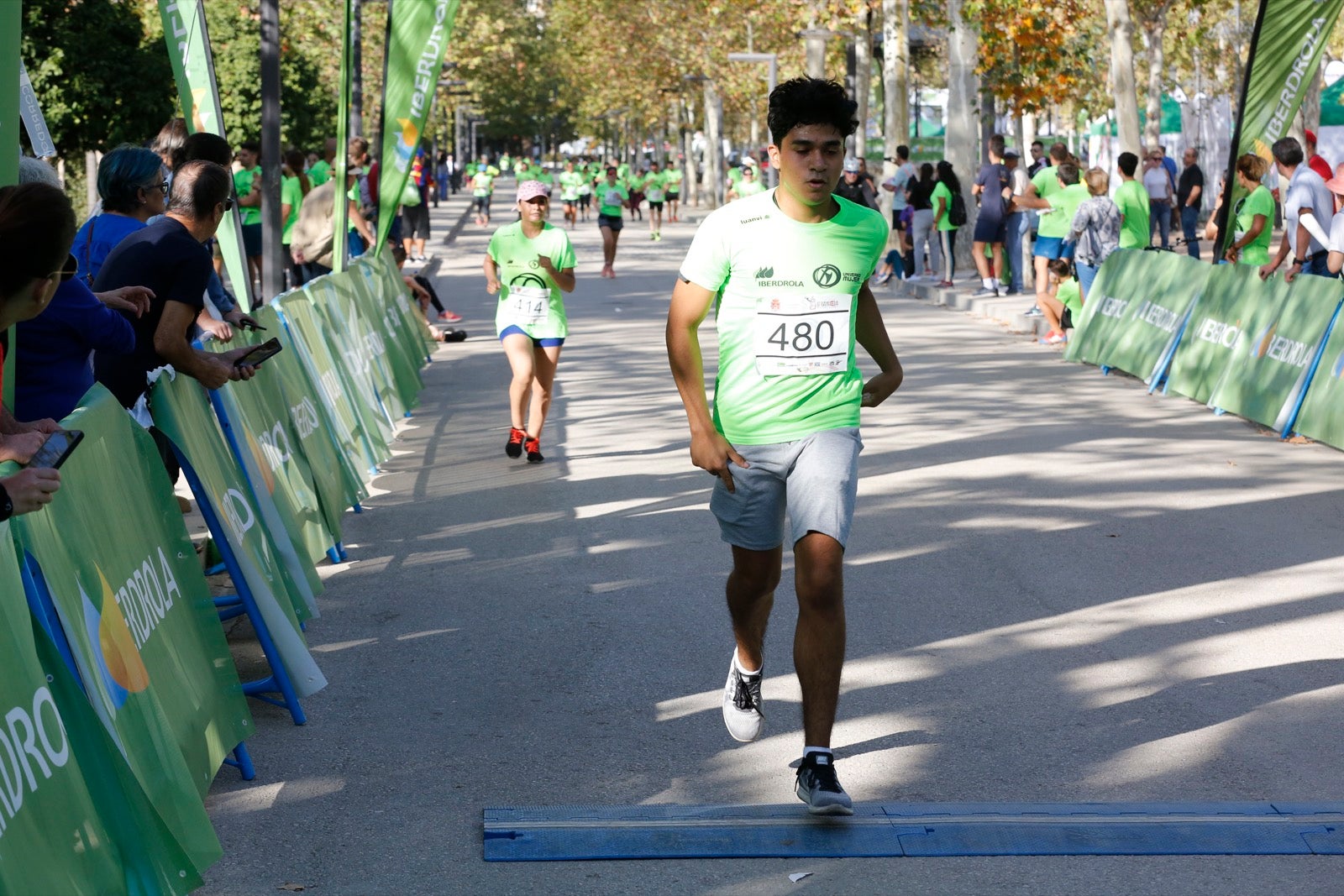 María José Rienda realizó el corte simbólico de la cinta de salida junto al alcalde Luis Salvador ante deportistas de tanto nivel como María Pérez, que ganó la prueba femenina, o la madrina Laura Bueno