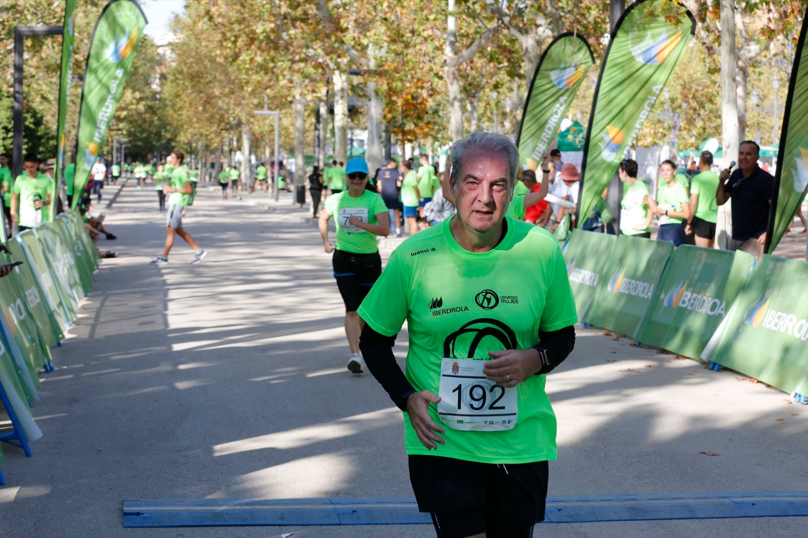 María José Rienda realizó el corte simbólico de la cinta de salida junto al alcalde Luis Salvador ante deportistas de tanto nivel como María Pérez, que ganó la prueba femenina, o la madrina Laura Bueno