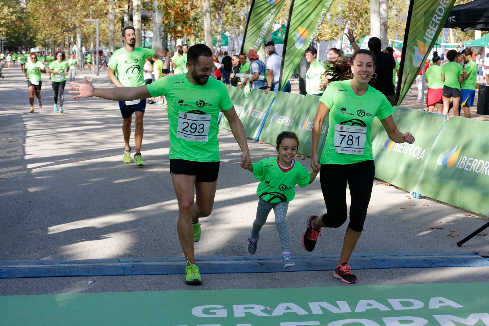 María José Rienda realizó el corte simbólico de la cinta de salida junto al alcalde Luis Salvador ante deportistas de tanto nivel como María Pérez, que ganó la prueba femenina, o la madrina Laura Bueno