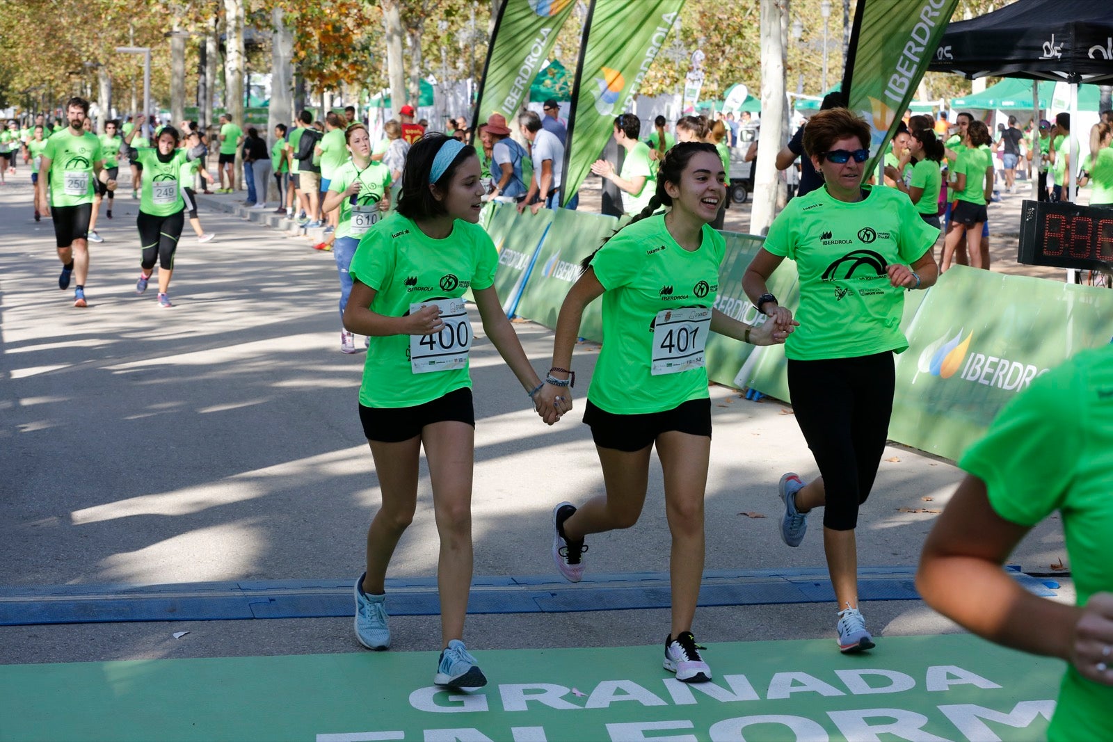 María José Rienda realizó el corte simbólico de la cinta de salida junto al alcalde Luis Salvador ante deportistas de tanto nivel como María Pérez, que ganó la prueba femenina, o la madrina Laura Bueno