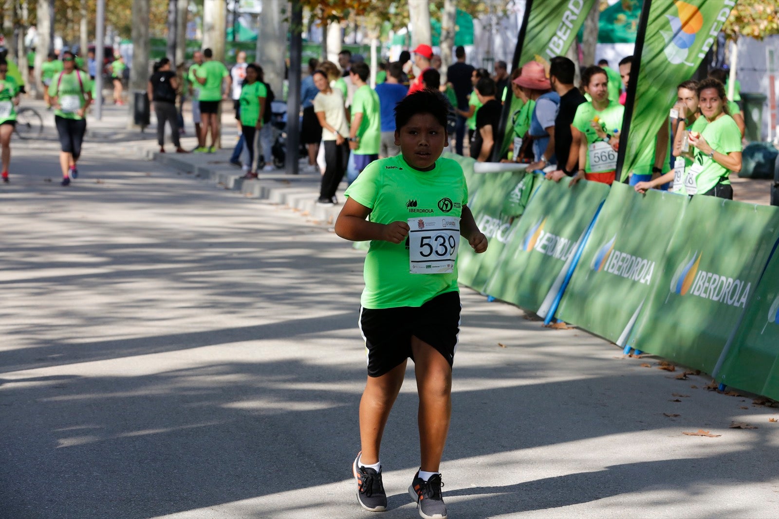 María José Rienda realizó el corte simbólico de la cinta de salida junto al alcalde Luis Salvador ante deportistas de tanto nivel como María Pérez, que ganó la prueba femenina, o la madrina Laura Bueno