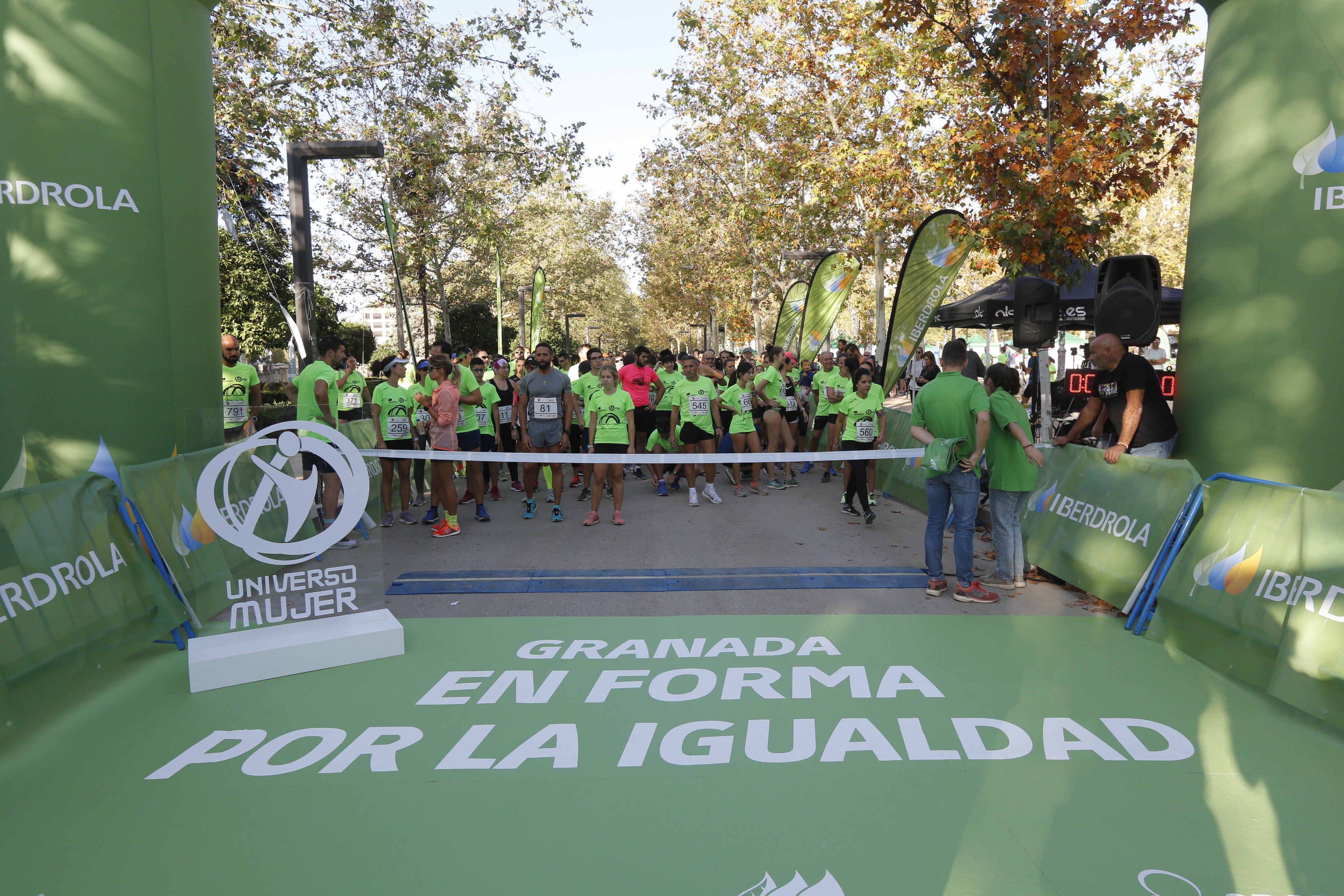 María José Rienda realizó el corte simbólico de la cinta de salida junto al alcalde Luis Salvador ante deportistas de tanto nivel como María Pérez, que ganó la prueba femenina, o la madrina Laura Bueno