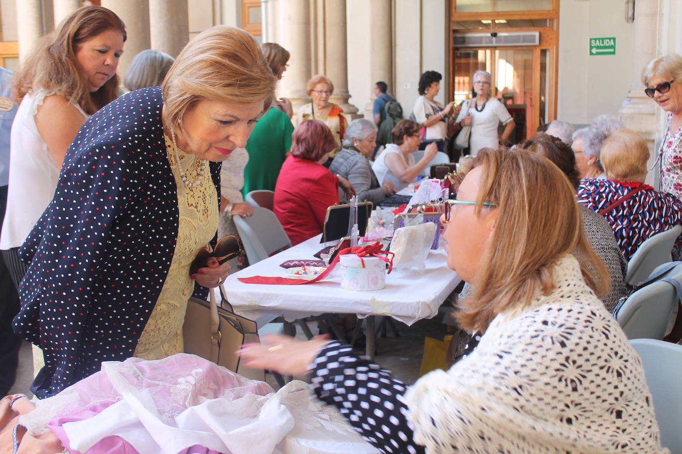 El revuelo se ha apoderado de las calles, el jolgorio ha vuelto de la mano de los grupos de amigos y familiares, las terrazas han estado llenas y las calles de lo más ambientadas 