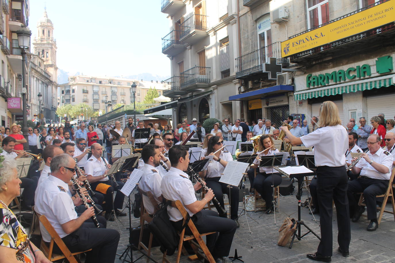 El revuelo se ha apoderado de las calles, el jolgorio ha vuelto de la mano de los grupos de amigos y familiares, las terrazas han estado llenas y las calles de lo más ambientadas 