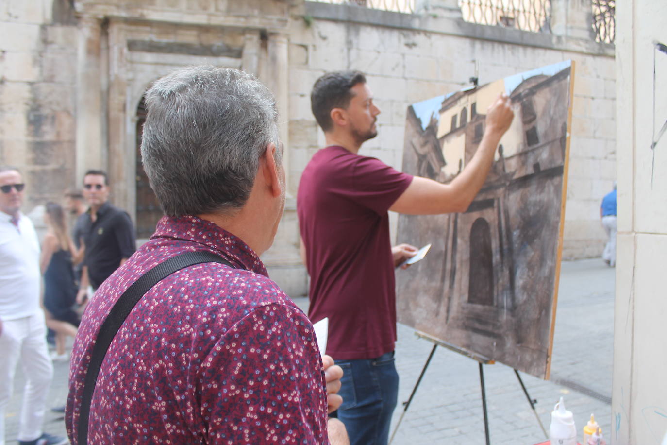El revuelo se ha apoderado de las calles, el jolgorio ha vuelto de la mano de los grupos de amigos y familiares, las terrazas han estado llenas y las calles de lo más ambientadas 