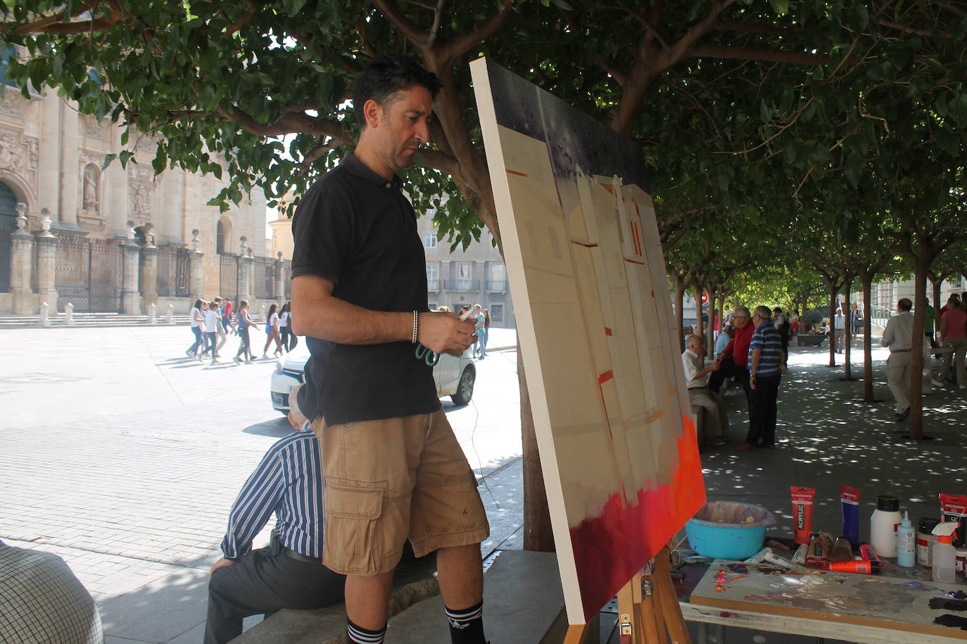 El revuelo se ha apoderado de las calles, el jolgorio ha vuelto de la mano de los grupos de amigos y familiares, las terrazas han estado llenas y las calles de lo más ambientadas 