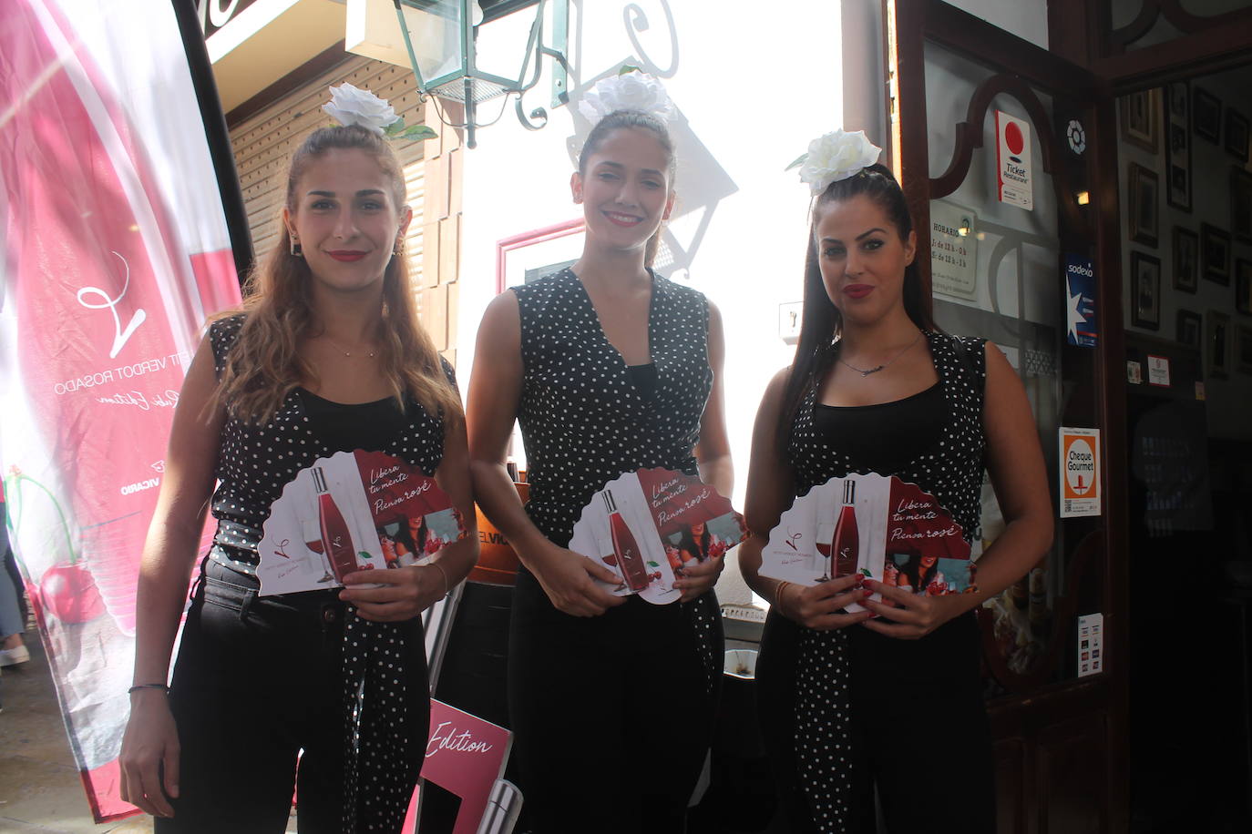 El revuelo se ha apoderado de las calles, el jolgorio ha vuelto de la mano de los grupos de amigos y familiares, las terrazas han estado llenas y las calles de lo más ambientadas 