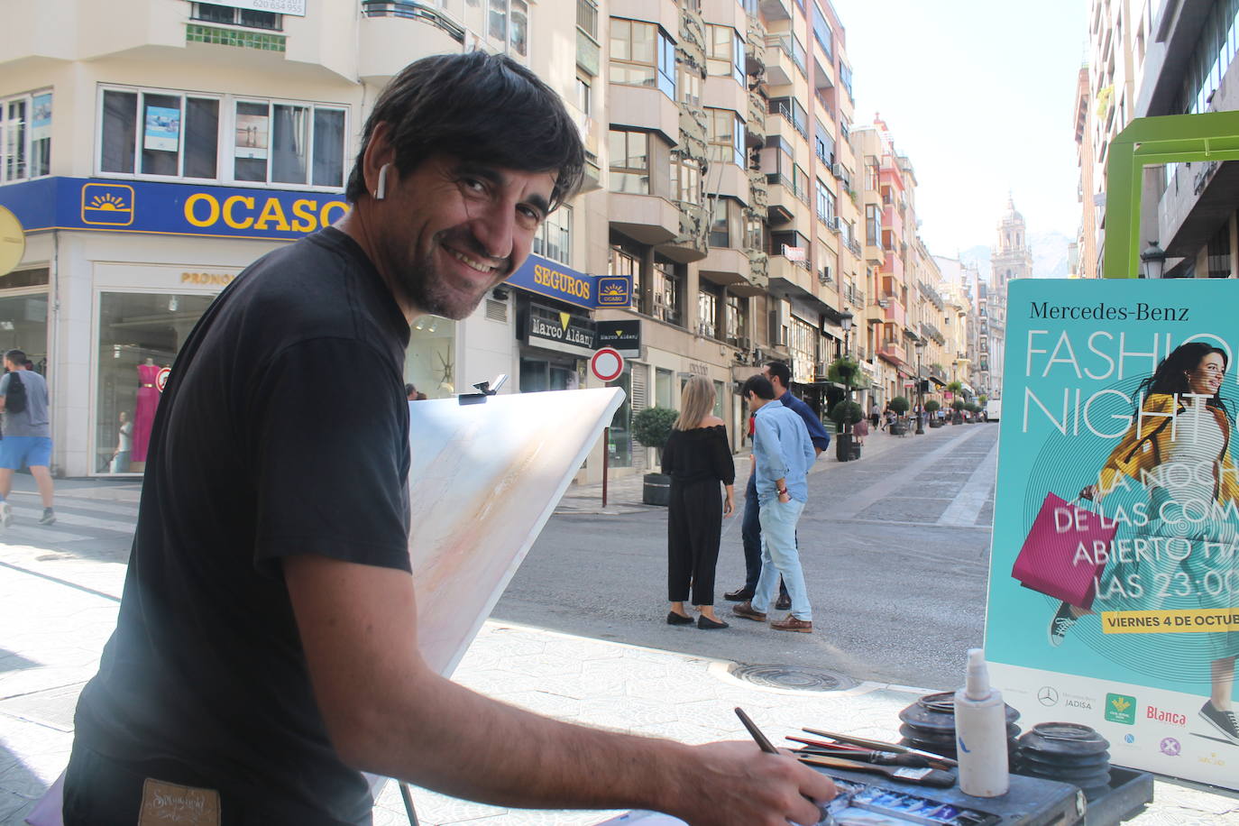 El revuelo se ha apoderado de las calles, el jolgorio ha vuelto de la mano de los grupos de amigos y familiares, las terrazas han estado llenas y las calles de lo más ambientadas 