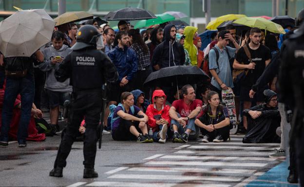 Manifestantes en El Prat. 