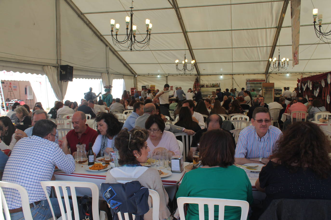 El corazón de San Lucas late en el tercer día de Feria