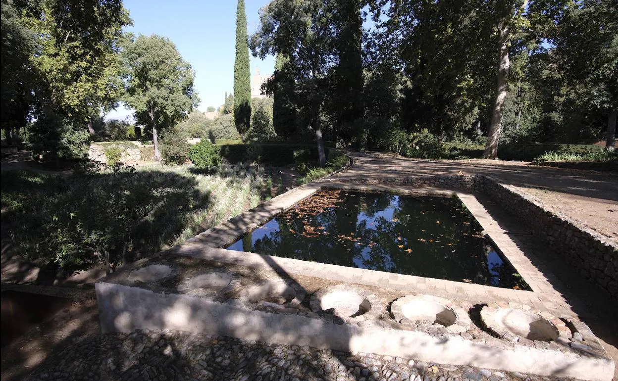 El Carmen, situado junto al Palace, tiene unos jardines que se han recuperado y trabajado desde el año 2003, que lo adquirió la Alhambra. 