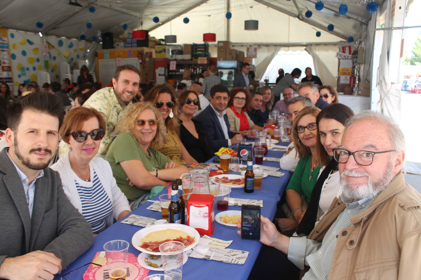 La jornada ha dado para mucho, desde comidas de empresa, encuentros y reuniones de amigos hasta el Día del Niño