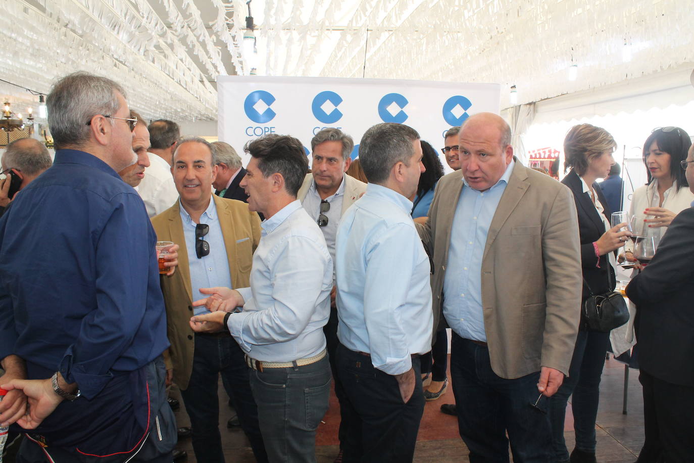 La jornada ha dado para mucho, desde comidas de empresa, encuentros y reuniones de amigos hasta el Día del Niño