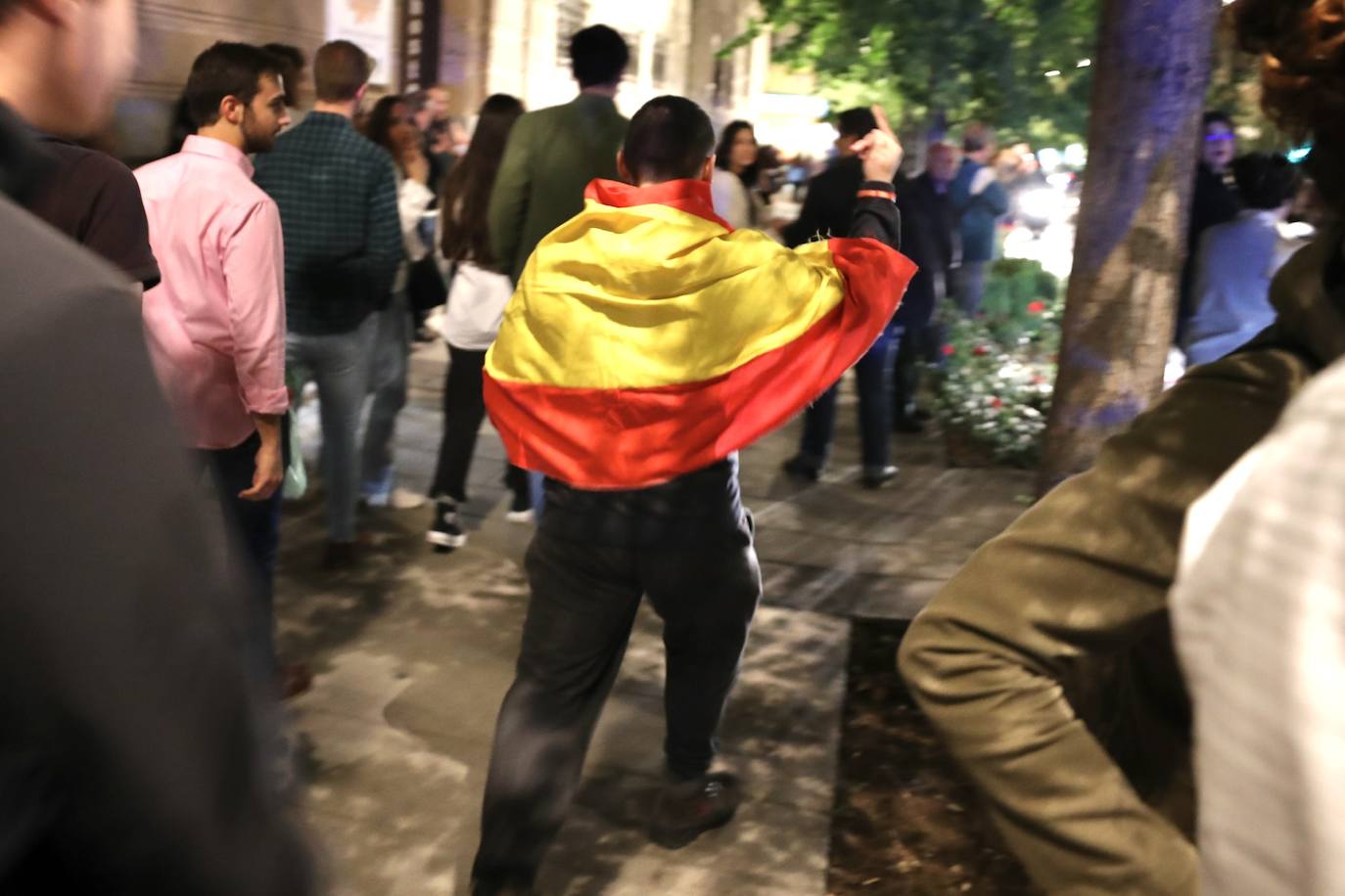 Los manifestantes han pedido la independencia de Cataluña en la puerta de la Subdelegacion del Gobierno