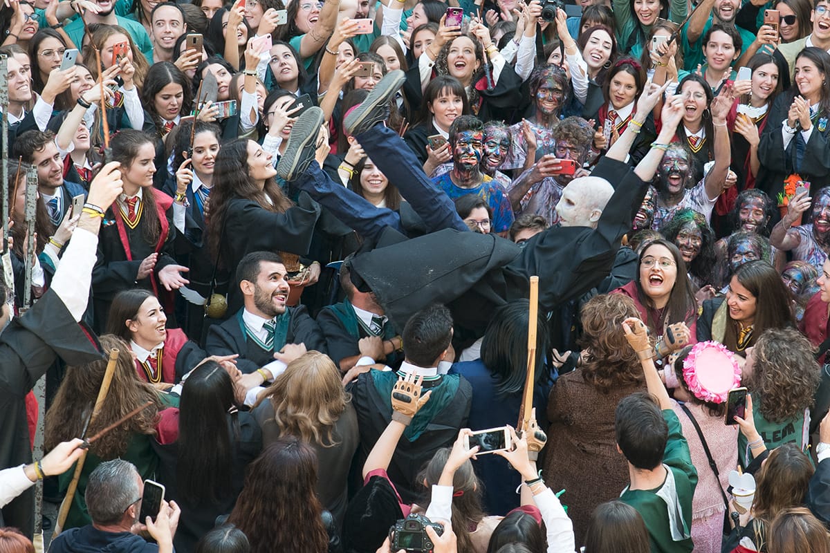 Los alumanos de la Facultad de Medicina celebran el día de su patrón con la tradicional recepción