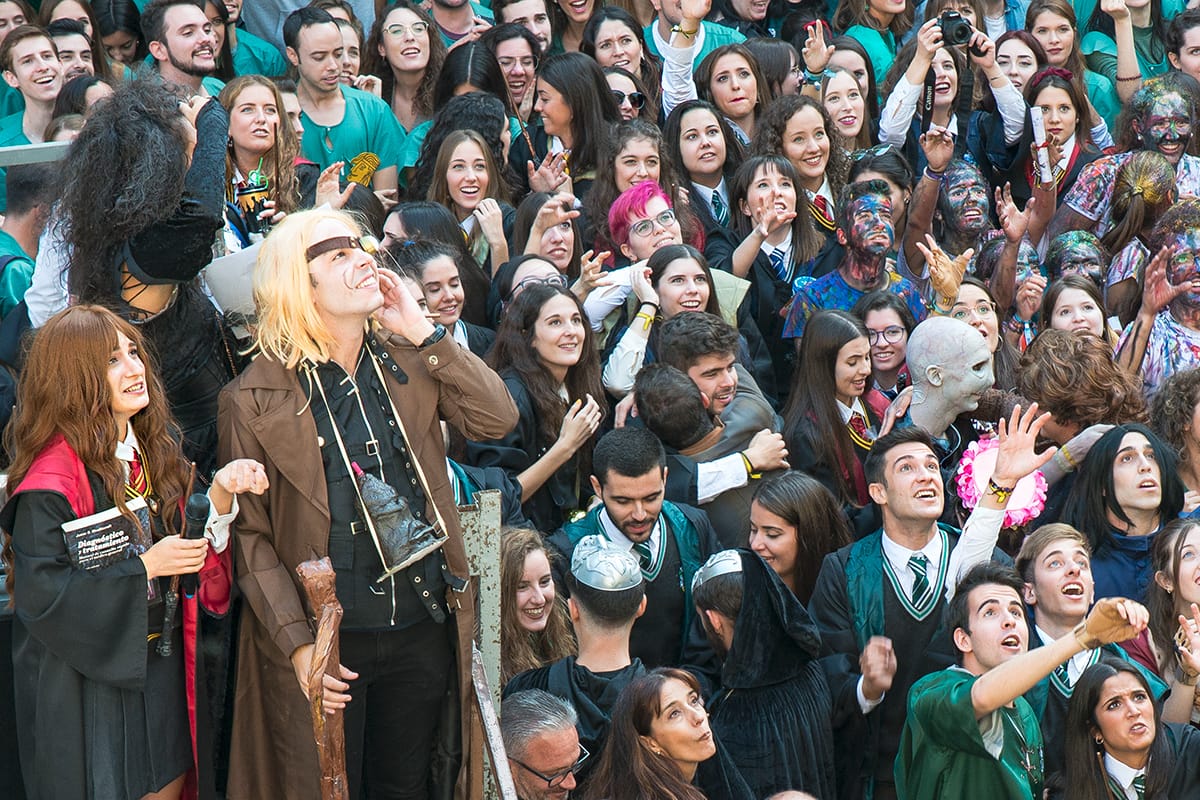 Los alumanos de la Facultad de Medicina celebran el día de su patrón con la tradicional recepción