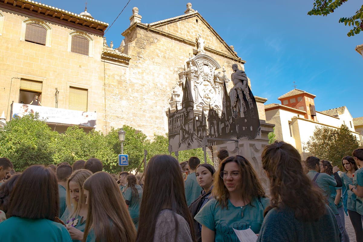 Los alumanos de la Facultad de Medicina celebran el día de su patrón con la tradicional recepción