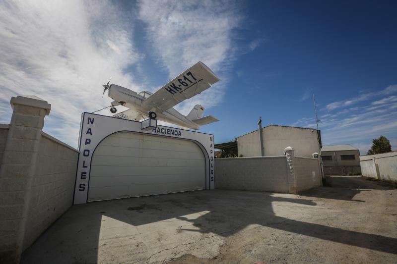 Uno de los 14 detenidos en la operación contra la marihuana desarrollada esta semana en la provincia edifificó esta Hacienda, similar a la del 'narco' colombiano