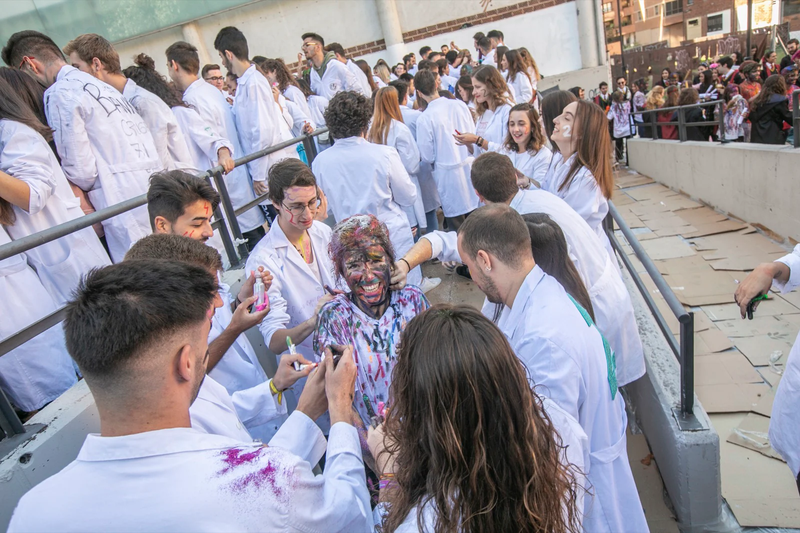 Los estudiantes de Medicina celebran de esta manera uno de sus días grandes